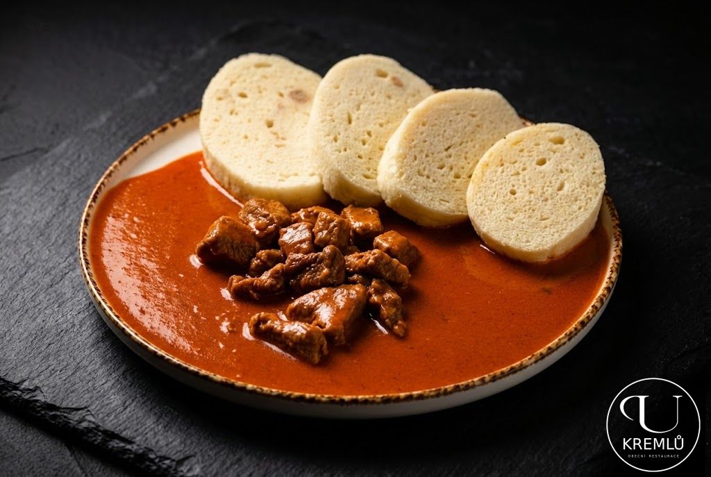 150g Vepřové nudličky na paprice, houskový knedlík